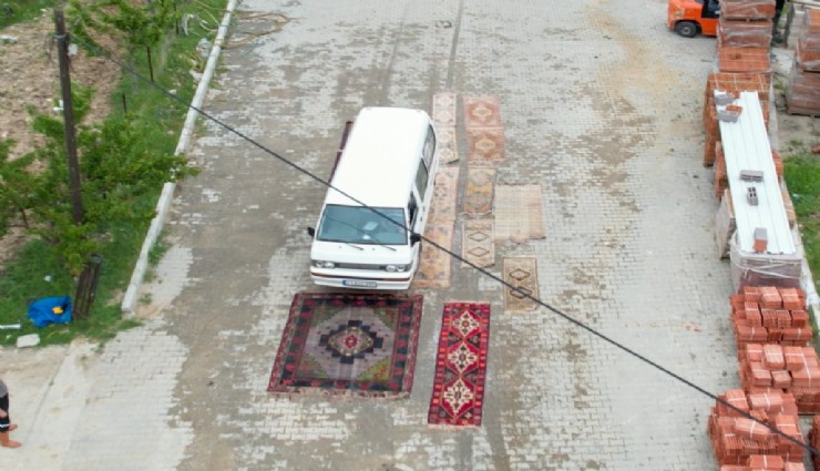 Manisa’da şaşkına çeviren halı eskitme yöntemi