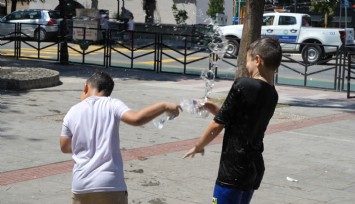 Manisa kavurucu sıcaklara teslim oldu: Hissedilen 47 dereceyi gördü