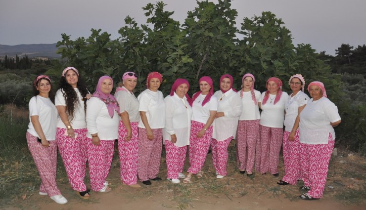 Manisa’nın tarihi mahallesi şalvar gecesiyle şenlendi