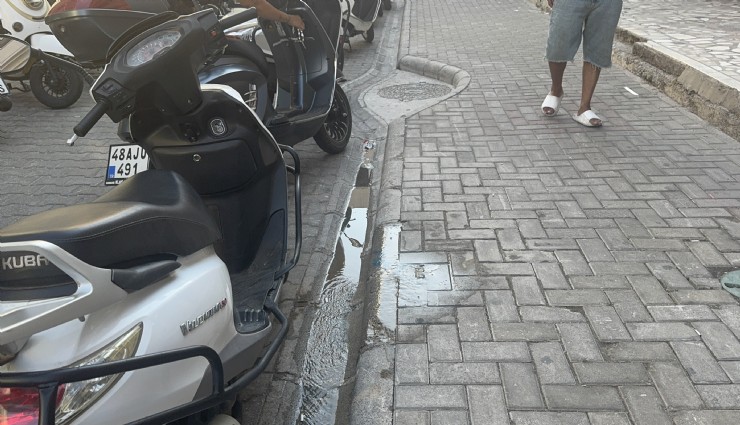 Marmaris’te 5 gündür tonlarca su boşa akıyor
