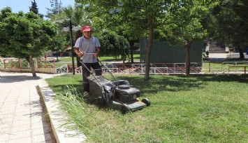 Menderes Belediyesi’nden Ot Temizliği