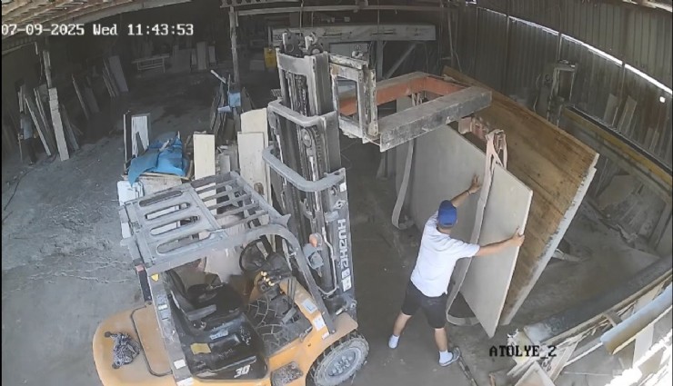 Mermer tablanın altında kalan 19 yaşındaki genç hayatını kaybetti