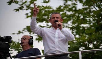 Trabzon Mitinginde Özel’den sert çıkış: ''Fındıkta 250 liranın altındaki bir taban fiyat ölümdür, zülümdür''