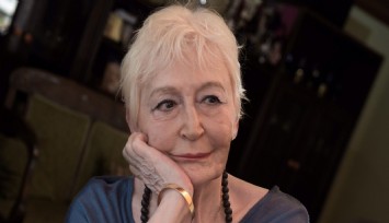 Ünlü edebiyatçı Pınar Kür hayatını kaybetti