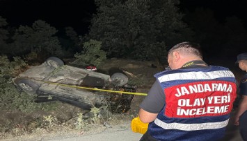 Uşak'ta kontrolden çıkan otomobil şarampole devrildi: 1 can kaybı, 2 yaralı