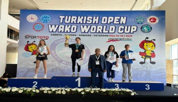 Yağmur Denizli’den kick boksta tarihi zafer