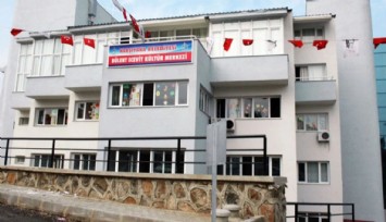 AK Parti'nin yapmadığını CHP'li o başkan yaptı: CHP'nin üçüncü genel başkanının ismini Karşıyaka'dan sildiler