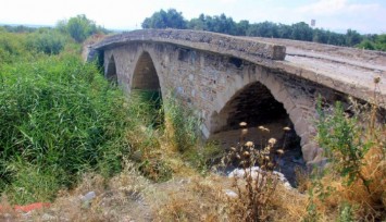 Akhisar’da tarihi Karaosmanoğlu Köprüsü koruma altına alındı