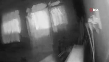 Balıkesir'deki korkutan deprem güvenlik kamerasına yansıdı