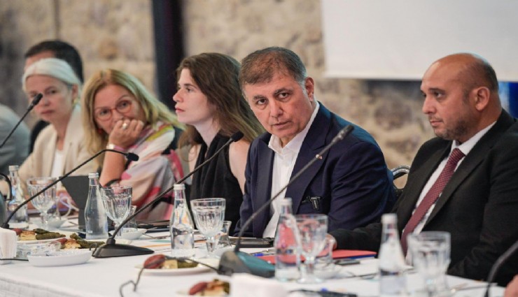 Başkan Tugay: Elimizin altında olan hazineleri görmeliyiz