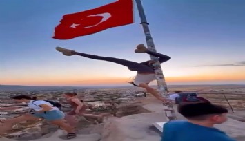 Bayrak direğindeki striptiz dansına soruşturma başlatıldı