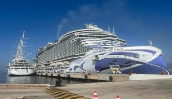 Bodrum’a iki dev kruvaziyerle 3 bin 900’den fazla yolcu geldi