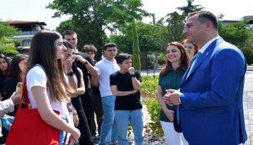 Bornova Belediyesi’nden 2 bin öğrenciye ücretsiz eğitim desteği