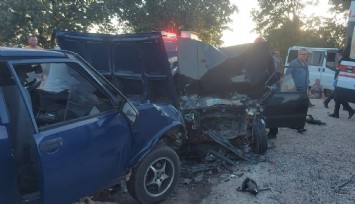 Bursa'da feci kaza: İki otomobil kafa kafaya çarpıştı