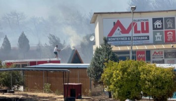 Çanakkale’de çıkan yangın villa ve işletmelere sıçradı