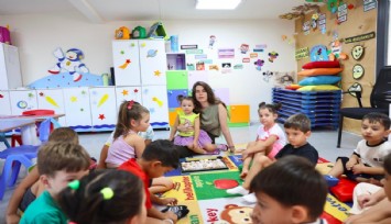 Çeşme Belediye Başkanı Denizli, miniklere ziyarette bulundu