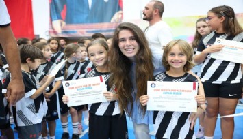 Çeşme Belediyesi Yaz Spor Okulu’nda sertifika coşkusu