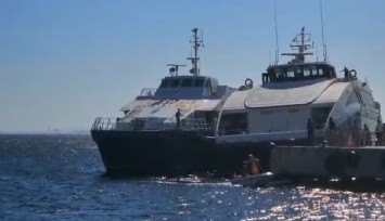 Deniz otobüsü Avşa Adası açıklarında kayalıklara çarptı: Yolcular tahliye edildi