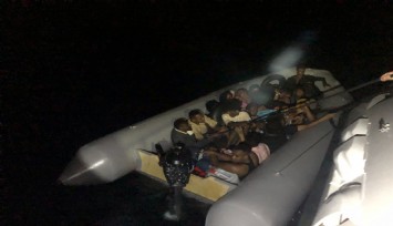 İzmir açıklarında 20 göçmen yakalandı