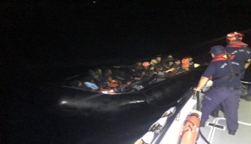 İzmir’de deniz ortasında can pazarı:  Lastik botta 28 düzensiz göçmen kurtarıldı