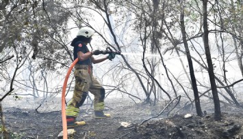 İzmir İtfaiyesi Menderes’deki yangına müdahale ediyor: Çalışmalar sürüyor