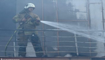 İzmir İtfaiyesi Menemen’deki iş yeri yangınını kontrol altına aldı