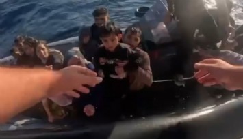 İzmir Karaburun açıklarında bot su almaya başladı: 36 göçmen kurtarıldı