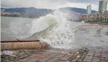 İzmir Valiliği’nden fırtına uyarısı: Deniz ulaşımında aksamalar yaşanabilir