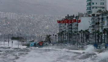 İzmir Valiliğinden fırtına uyarısı: Bazı ilçelerde 3 gün deniz ulaşımı zorlaşacak