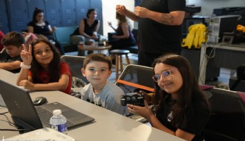 İzmirli çocuklar robotik dünyasıyla tanıştı