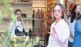 Jennifer Lopez'e İstanbul'da şok: Mağazaya alınmadı
