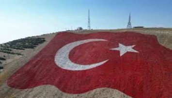 Kahramanmaraş’ta dev Türk bayrağıyla gurur günü