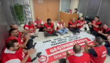 Maaşlarını alamayan işçiler eylemde: Başkanın kapısına dayandılar