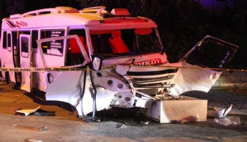 Minibüs ile otomobil çarpıştı: 11 yaralı