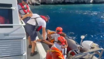 Muğla’da alabora olan teknedeki 2 çocuk kurtarıldı: Nefes kesen operasyon kamerada