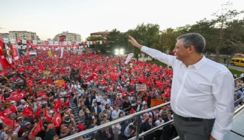 Özgür Özel Sivas’ta konuştu: Rafa kaldırdıkları demokrasiyi, raftan indirmek için buradayız