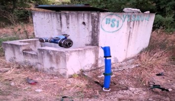 Tarlasından geçen boruyu baltayla parçaladı