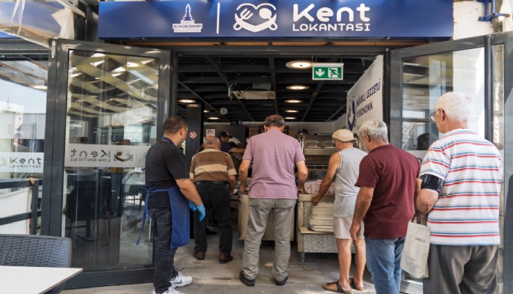 500 bin menü ile İzmirlilere ulaştı: Bütçe dostu kent lokantaları açılmaya devam ediyor