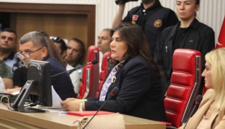 AK Parti'ye geçen Çerçioğlu CHP’li üyelerin önerge ve söz taleplerini redetti