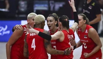 Alkışlar filenin sultanlarına: ABD'ye devirip yarı finale çıktılar