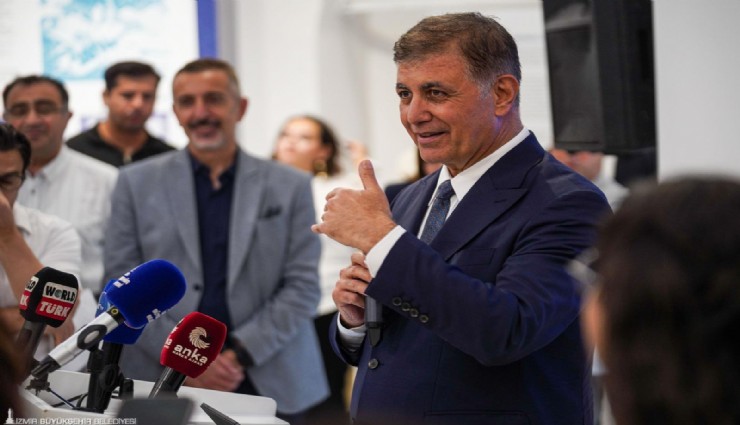 Başkan Tugay, İz’in Peşinde Şehrin İçinde sergisinde İzmir’in geleceğini basınla paylaştı