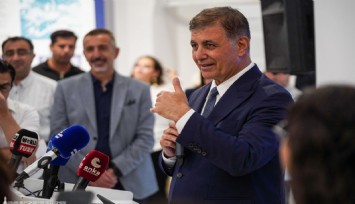 Başkan Tugay, İz’in Peşinde Şehrin İçinde sergisinde İzmir’in geleceğini basınla paylaştı