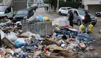 Buca’da çöp kamyonları sahaya çıktı