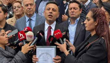 CHP İstanbul İl Başkanı Özgür Çelik mazbatasını aldı