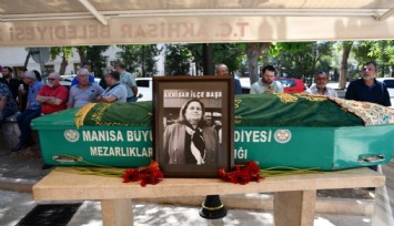 CHP'yi yasa boğan ölüm: CHP Akhisar İlçe Kadın Kolları Başkanı Emine Güven toprağa verildi