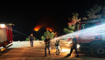Denizli için ter döküyorlar: İzmir İtfaiyesi, Denizli’deki yangını söndürmeye destek veriyor