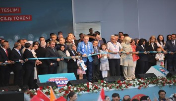 Erdoğan, Malatya’da 300 bininci deprem konutunun anahtarını teslim etti