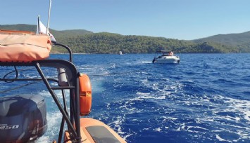 Fethiye açıklarında makine arızası yaşandı: Sürüklenen tekne kurtarıldı