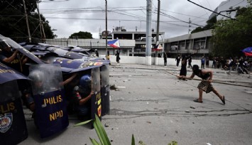 Filipinler’de on binlerce kişi yolsuzluk protestosu için sokaklara döküldü