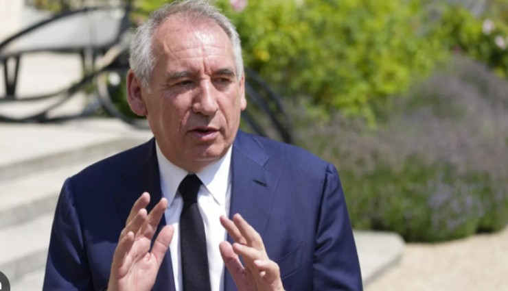 Fransa başbakanı resmen istifa etti